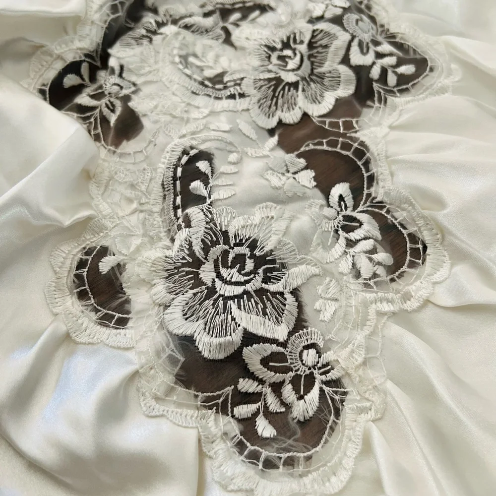 WORN 1x Wedding Dress. Satin w/lace, pearl beads & subtle sequins. Two stains - Picture 5 of 16